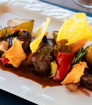 Bocconcini di vitello Bocconcini di carne di vitello con verdure croccanti